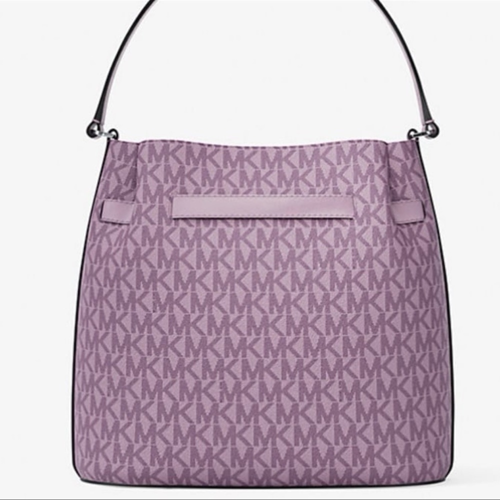 MICHAEL KORS Carson Md Sign Logo Convertible Bucket Cross Shoulder
Lt Quartz
NWT - Picture 3 of 16